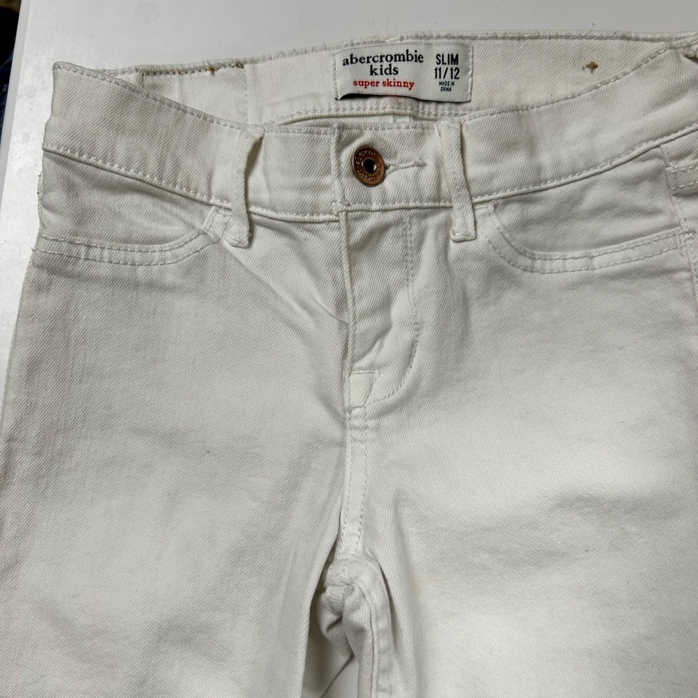 Girls Abercrombie and Fitch white skinny jeans